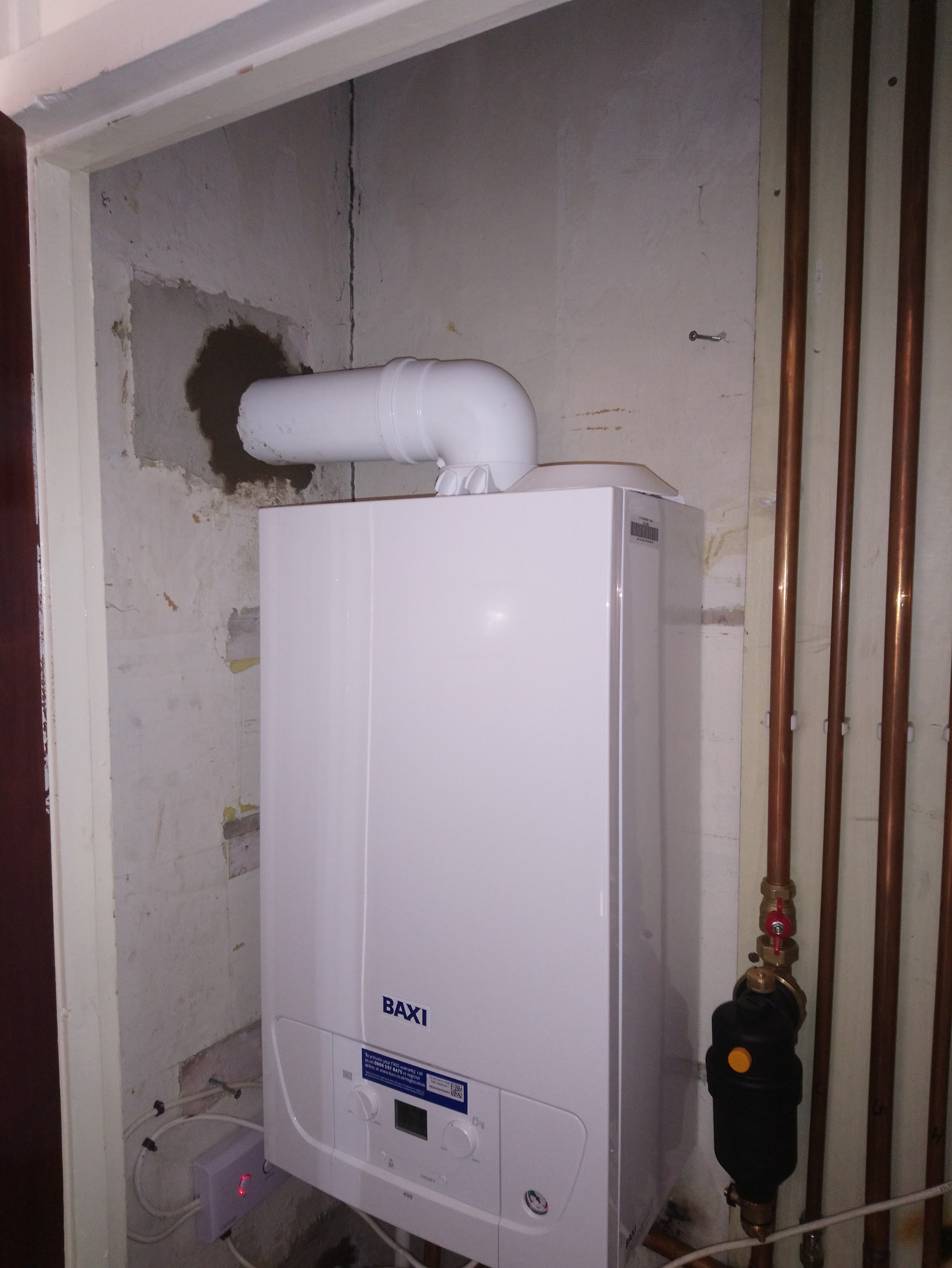 New Baxi combi boiler installed with copper pipework and a magnetic system filter